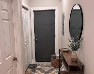 818 S Karlov Avenue - Photo Thumbnail 3