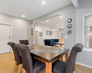520 N Veterans Parkway - Photo Thumbnail 11