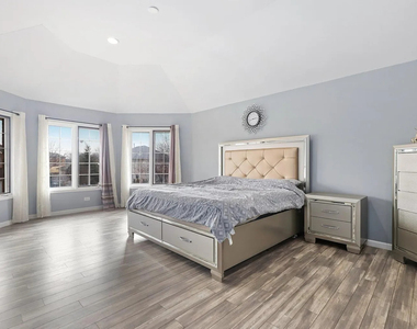 520 N Veterans Parkway - Photo Thumbnail 16
