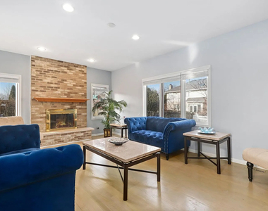 520 N Veterans Parkway - Photo Thumbnail 12