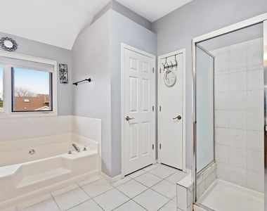 520 N Veterans Parkway - Photo Thumbnail 13
