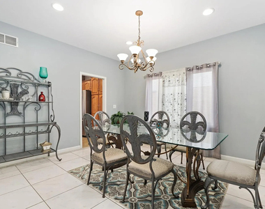 520 N Veterans Parkway - Photo Thumbnail 6