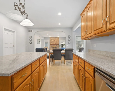 520 N Veterans Parkway - Photo Thumbnail 9