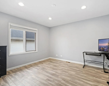 520 N Veterans Parkway - Photo Thumbnail 20