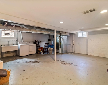 745 Greenview Place - Photo Thumbnail 21