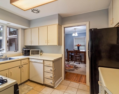 745 Greenview Place - Photo Thumbnail 4