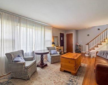 745 Greenview Place - Photo Thumbnail 9