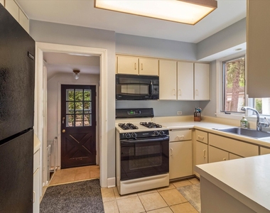 745 Greenview Place - Photo Thumbnail 2