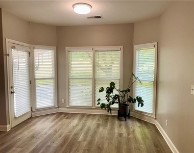 2887 Montview Drive - Photo Thumbnail 5