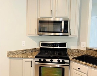 2887 Montview Drive - Photo Thumbnail 8