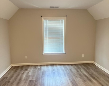 2887 Montview Drive - Photo Thumbnail 15