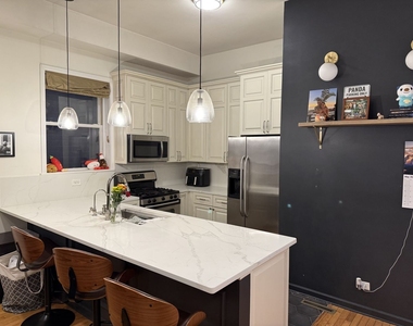 1455 W Wolfram Street - Photo Thumbnail 3