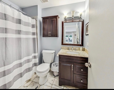 1455 W Wolfram Street - Photo Thumbnail 8