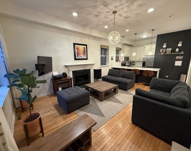 1455 W Wolfram Street - Photo Thumbnail 2