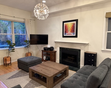 1455 W Wolfram Street - Photo Thumbnail 1