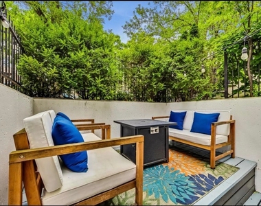 1455 W Wolfram Street - Photo Thumbnail 11