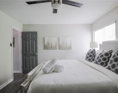 6463 Klinect Court - Photo Thumbnail 5