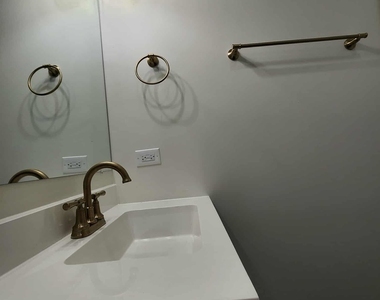 6321 S Eberhart Avenue - Photo Thumbnail 18