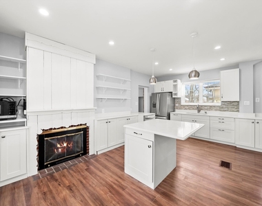 11731 S Bell Avenue - Photo Thumbnail 2