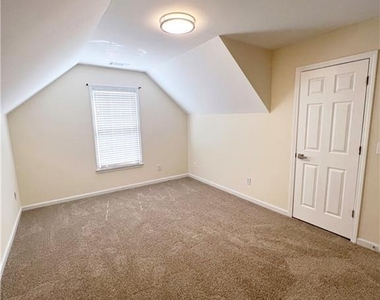 350 Laurel Glen Crossing - Photo Thumbnail 17