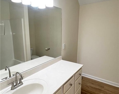 350 Laurel Glen Crossing - Photo Thumbnail 18