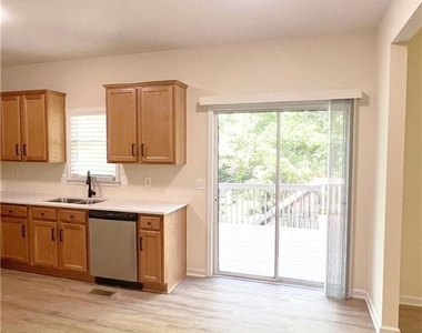 350 Laurel Glen Crossing - Photo Thumbnail 9