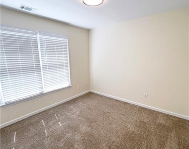 350 Laurel Glen Crossing - Photo Thumbnail 23