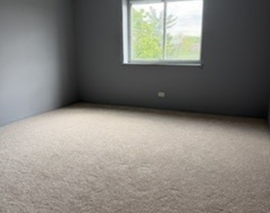 220 S Roselle Road - Photo Thumbnail 4