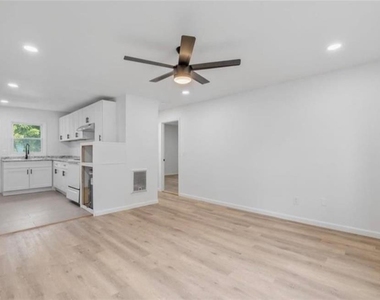 610 N College Drive - Photo Thumbnail 37