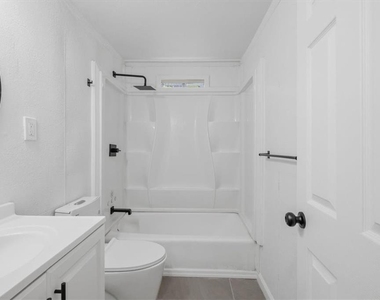 610 N College Drive - Photo Thumbnail 12