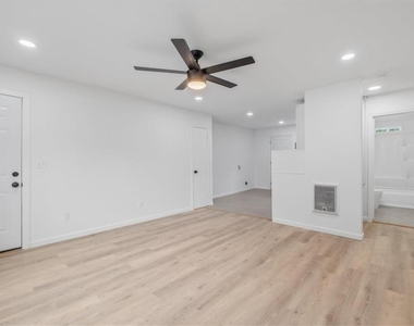 610 N College Drive - Photo Thumbnail 7