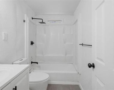 610 N College Drive - Photo Thumbnail 38