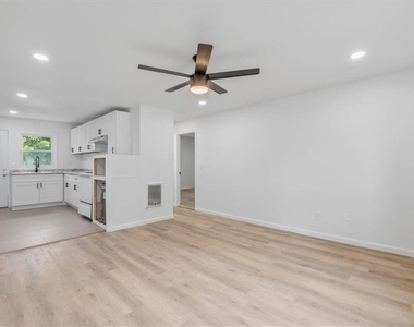 608 N College Drive - Photo Thumbnail 6