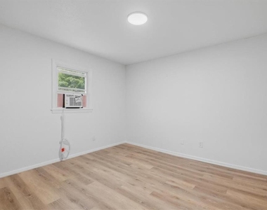 608 N College Drive - Photo Thumbnail 14
