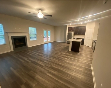 5836 Hackberry Lane - Photo Thumbnail 4