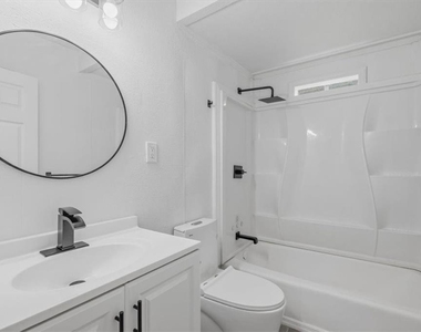 608 N College Drive - Photo Thumbnail 13
