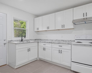 608 N College Drive - Photo Thumbnail 10