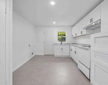 608 N College Drive - Photo Thumbnail 9