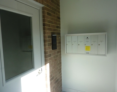 9522 S 53rd Avenue - Photo Thumbnail 2