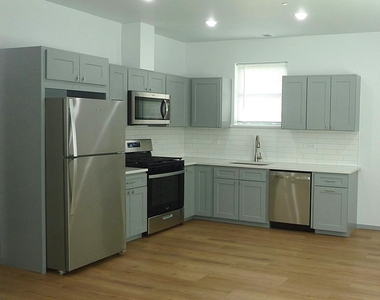 9522 S 53rd Avenue - Photo Thumbnail 5