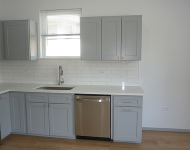 9522 S 53rd Avenue - Photo Thumbnail 6