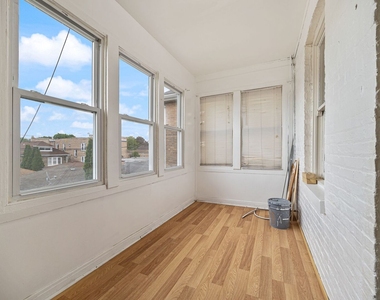 4749 S Keeler Avenue - Photo Thumbnail 10