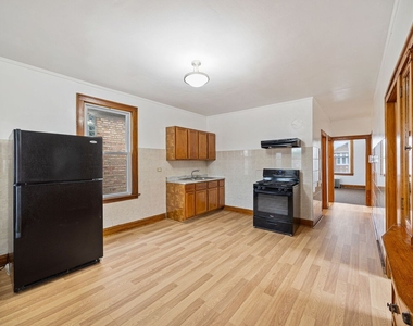 4749 S Keeler Avenue - Photo Thumbnail 4