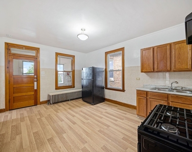 4749 S Keeler Avenue - Photo Thumbnail 3