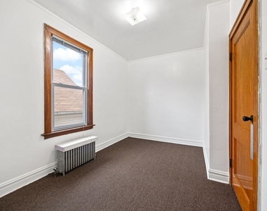 4749 S Keeler Avenue - Photo Thumbnail 7