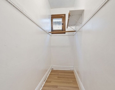 4749 S Keeler Avenue - Photo Thumbnail 8