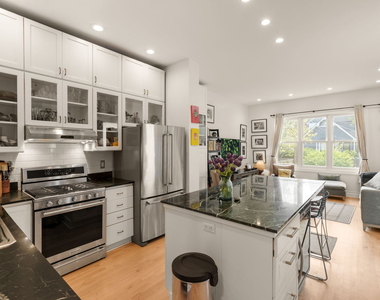 5415 N Wayne Avenue - Photo Thumbnail 6