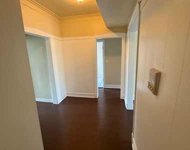 715 W 57th Street - Photo Thumbnail 10