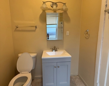 715 W 57th Street - Photo Thumbnail 11