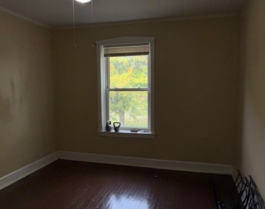 715 W 57th Street - Photo Thumbnail 3